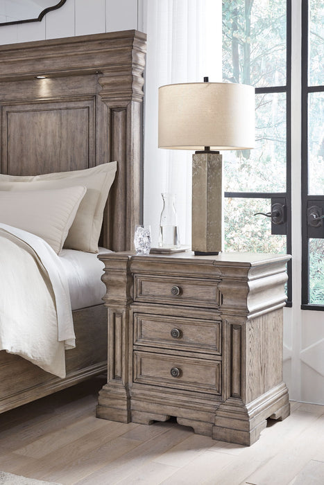 Blairhurst - Light Grayish Brown - Three Drawer Night Stand - Tallahassee Discount Furniture (FL)